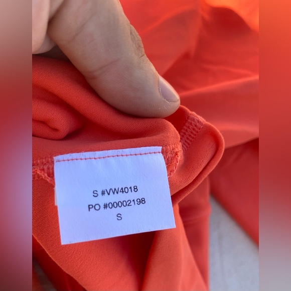 Vuori AllTheForm™ Legging Bright Poppy Small EUC - Picture 6 of 7